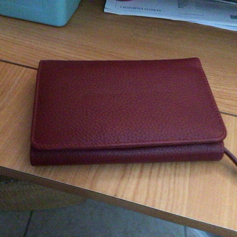Levenger  Red Leather Wallet With Credit Card Slots, Coin Zip & snap NWOT  6A