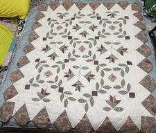 Vintage Handmade Floral Applique Patchwork Quilt 50x60