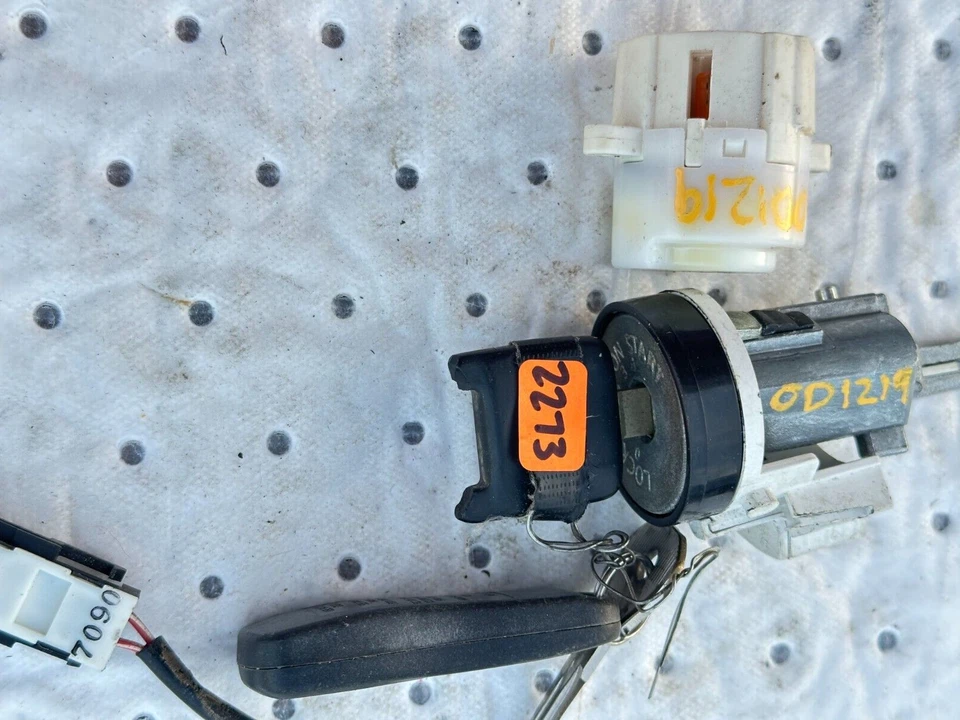 2009-2012 SUZUKI EQUATOR ignition SWITCH LOCK W/KEY OEM - Image 2 of 4