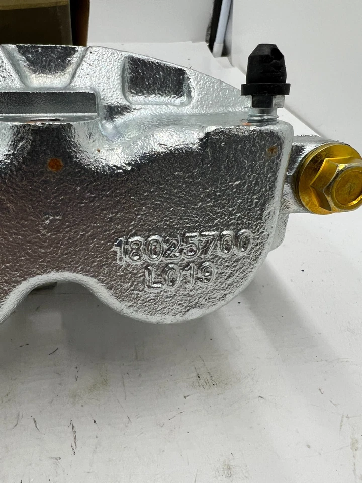 Pinza de freno de disco ACDelco lista para fricción 18FR1379C se adapta a Hummer H2 2003-2009 Foto 2 de 4