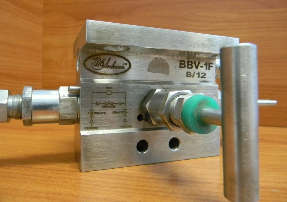 W.E. ANDERSON FLANGED 3 VALVE BLOCK MANIFOLD SS316 600PSI 11/12 PN BBV-1F - Изображение 4 из 4