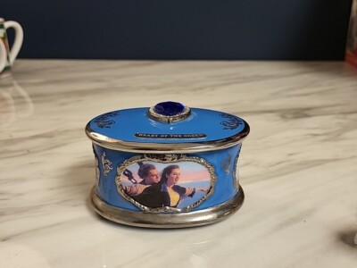 TITANIC HEIRLOOM HEART OF THE OCEAN-PORCELAIN MUSIC BOX “MY HEART WILL GO  ON”