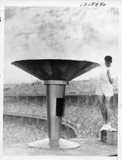 Melbourne Olympics 1956 Press Photo Ron Clark Torch Bearer Australia  *P184a