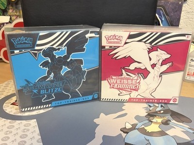Pokémon TCG Weiße Flammen & Schwarze Blitze Top-Trainer-Box 2er Set DE