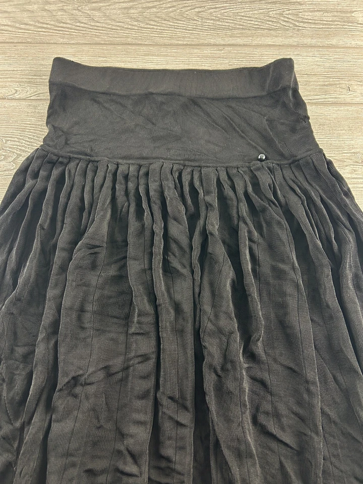 Falda para mujer Crea Concept negra plisada con abertura frontal talla 40 cintura elástica Foto 2 de 4