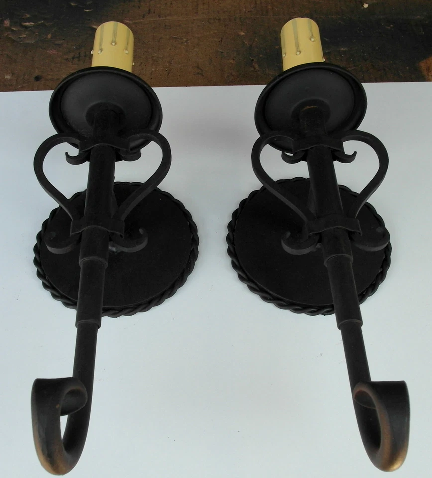 PAR DE LÁMPARAS APLIQUES DE PARED ESTILO AÑOS 20 HECHAS A MANO HIERRO FORJADO MISIÓN RENACIMIENTO ESPAÑOL Foto 2 de 4