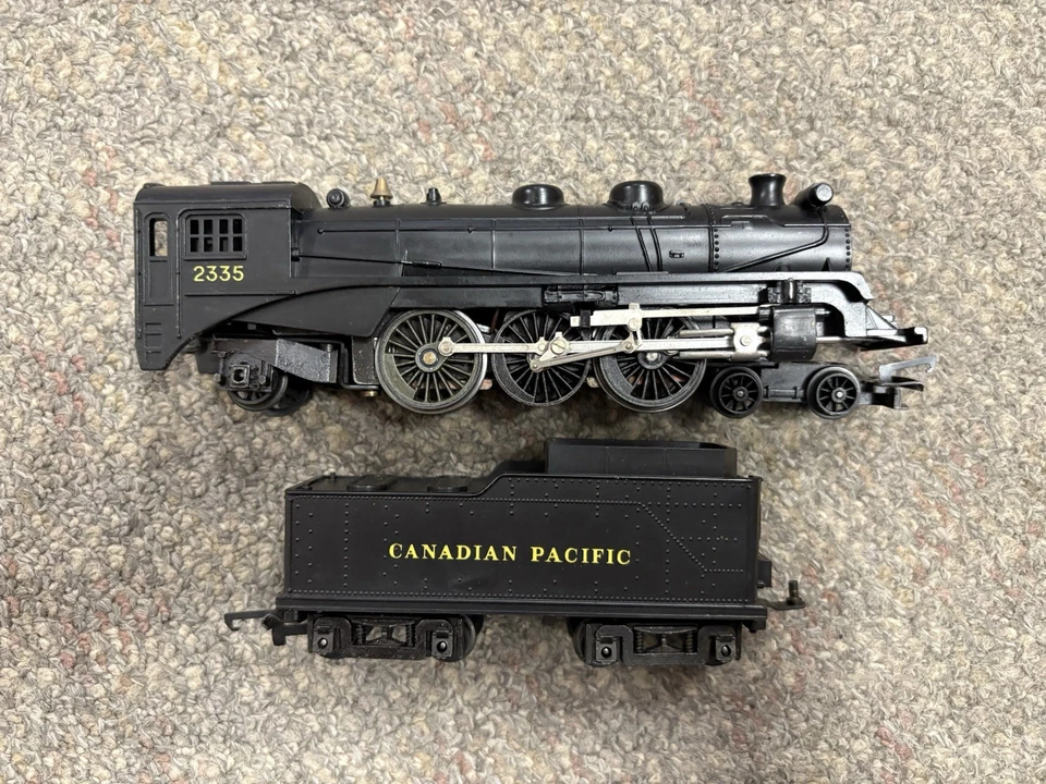 + Locomotora de vapor Triang HO Canadian Pacific #2335 4-6-2 y licitadora R.0542s Foto 4 de 4