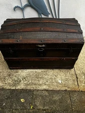 Antique Steamer Trunk Domed Top Built in Wheels Great Cond Crocodile?