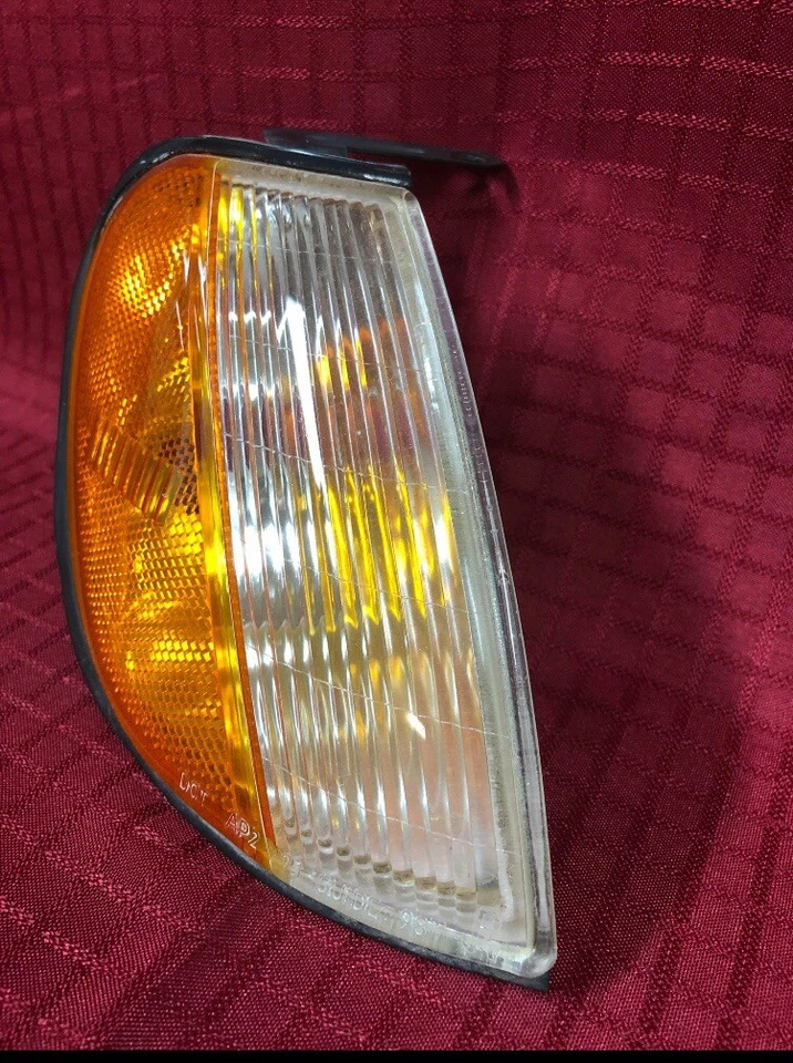 1993 Pontiac Lemans Right Parking Cornering Side Light Lamp 63K A+ DN - Image 3 of 4