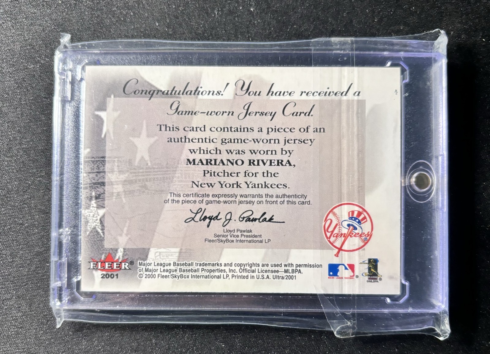2001 Fleer Ultra Mariano Rivera Game Used Jersey Fall Classics 1:288 2 colors SP view 2