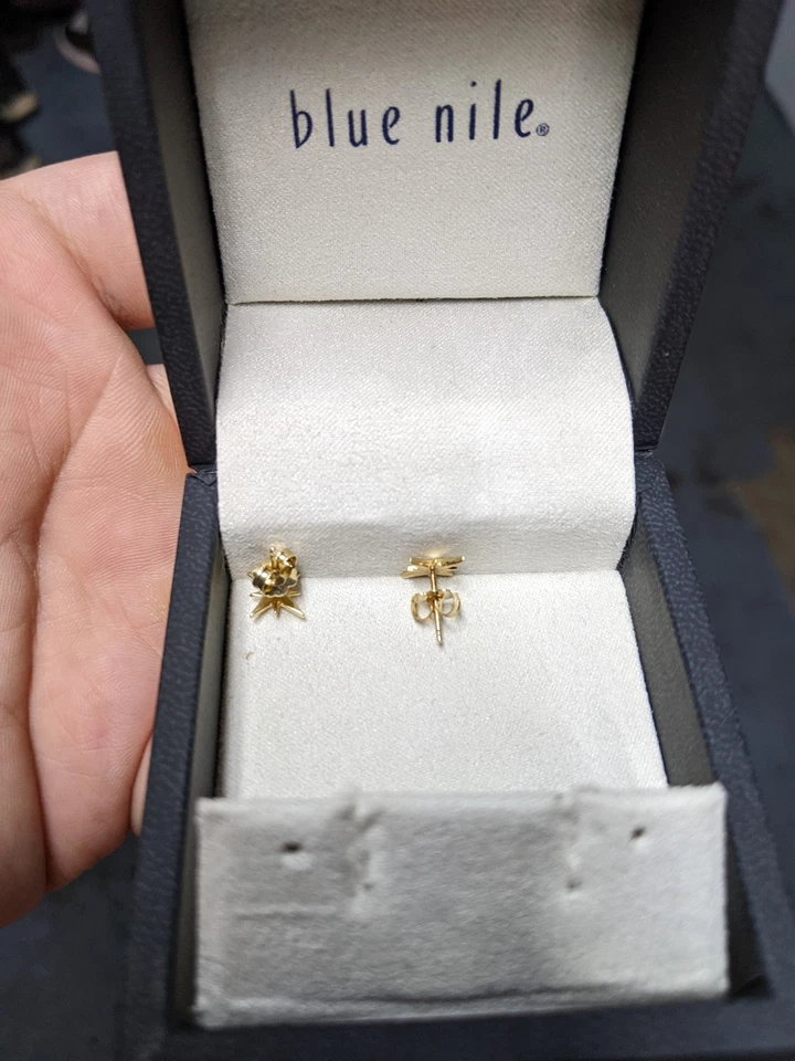 Pendientes Northstar oro macizo 14k tachuelas de nilo azul Foto 3 de 4