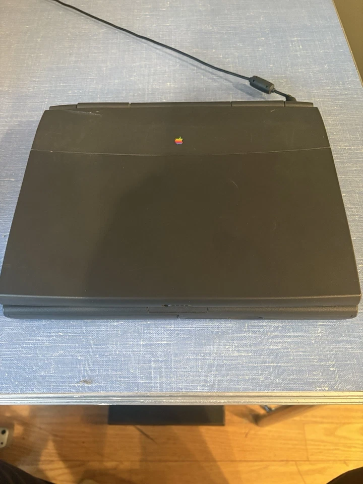 Computadora Apple Macintosh 1400cs/133 funcionando Foto 2 de 3