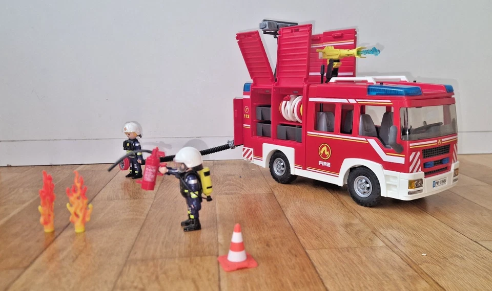 Playmobil City Action 9464 Feuerwehr-Rüstfahrzeug Ergänzungsset mit Zubehör - Bild 2 von 4