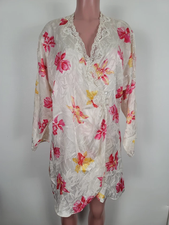 Conjunto de bata camisón floral satinado vintage Josie by Natori para mujer talla grande Foto 2 de 4