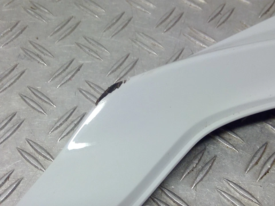 Verkleidung Seitenverkleidung links hinten  BMW F 900 R Bj.21 4R90 2448km - Bild 2 von 4