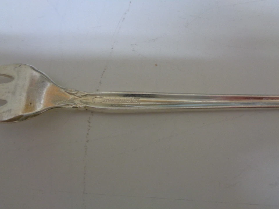 Oneida Silver Artistry 8 Hor Dourves Forks Community Vintage Silver Cocktail - Image 3 of 3