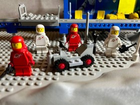 LEGO Beta I Command Base (6970) Classic Space Set, Vintage, Minifigures