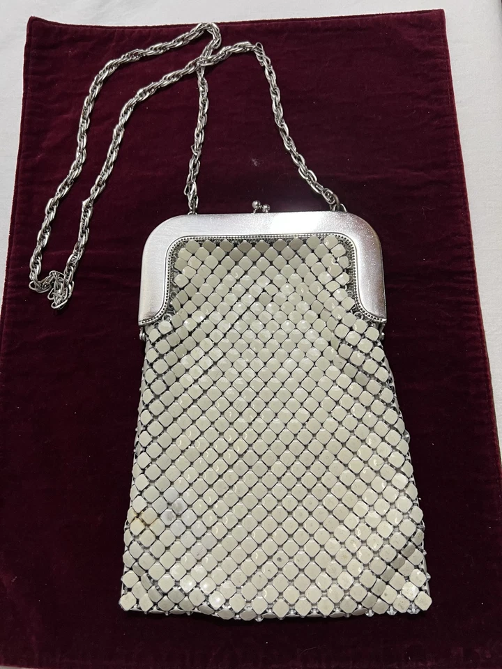 VTG Whiting & Davis White Mesh Purse Shoulder Bag Silver Frame & Chain Kiss Lock - Image 2 of 4