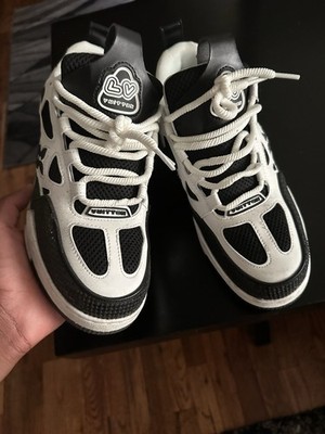 LV SKATES size 10  For 180$