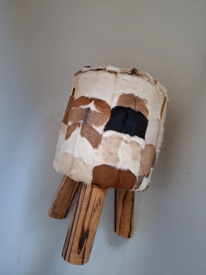 Hocker Flint Stone Ziegenfell Beige - Kare