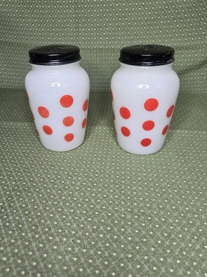 FireKing ファイヤーキング ソルト&ペッパー ポルカドット（赤） Fire King Red Polka Dot Salt & Pepper Shakers Vintage 2.5