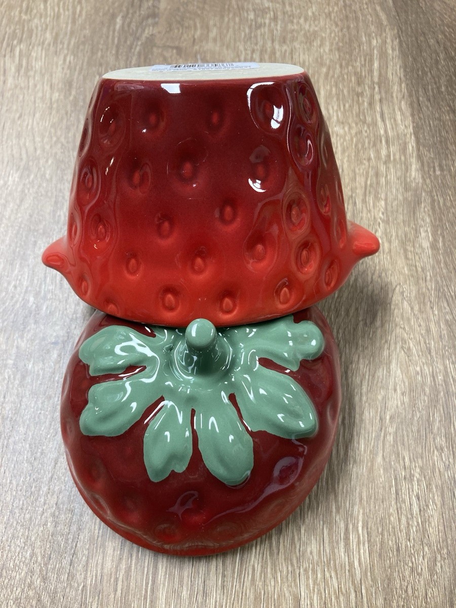 Strawberry LE CREUSET 14 Oz Mini Petite Casserole Stoneware