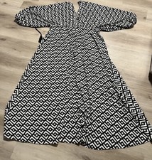 Boohoo Plus Geo Plunge Maxi Dress Size 16