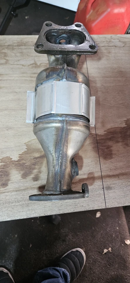 Catalytic Converter with Integrated Exhaust Manifold Eastern 40656/ 40656 Set - Image 4 of 4