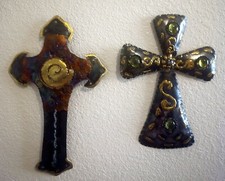 Set of two metal crosses decorated onewith an uniqueTechnic of dripped copper c1