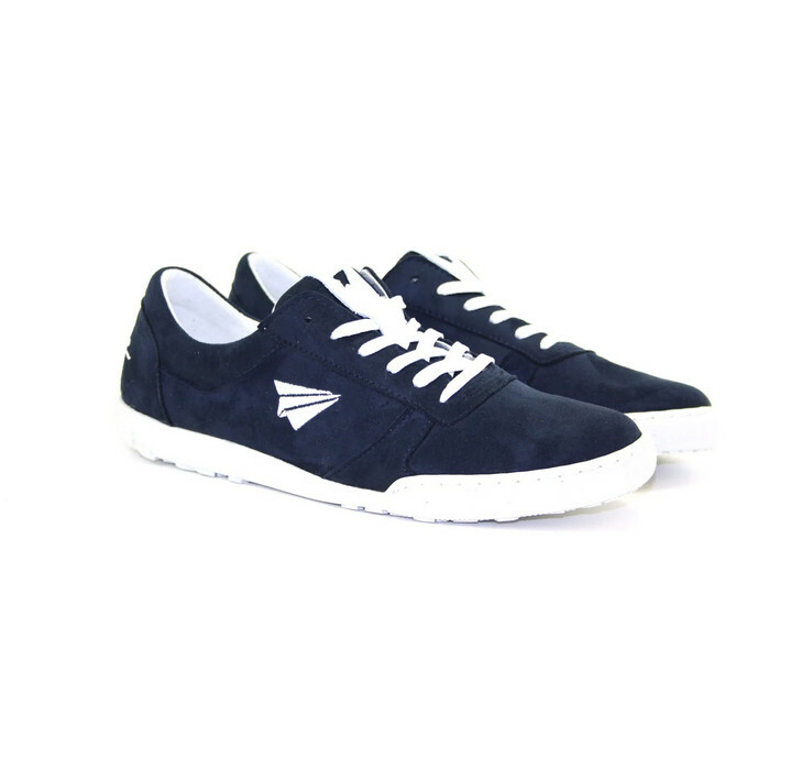 Be Free Low Cut Vegan Navy Trainer size 43/9 UK