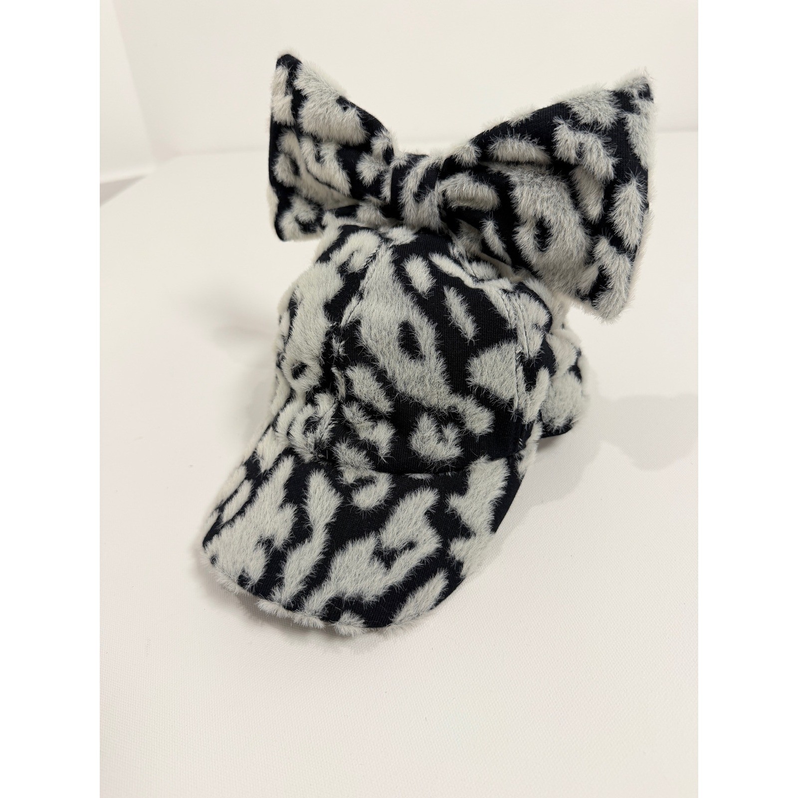 Caroline Bosmans Kids Fuzzy Leopard Print Bow Baseball Cap Black White Large