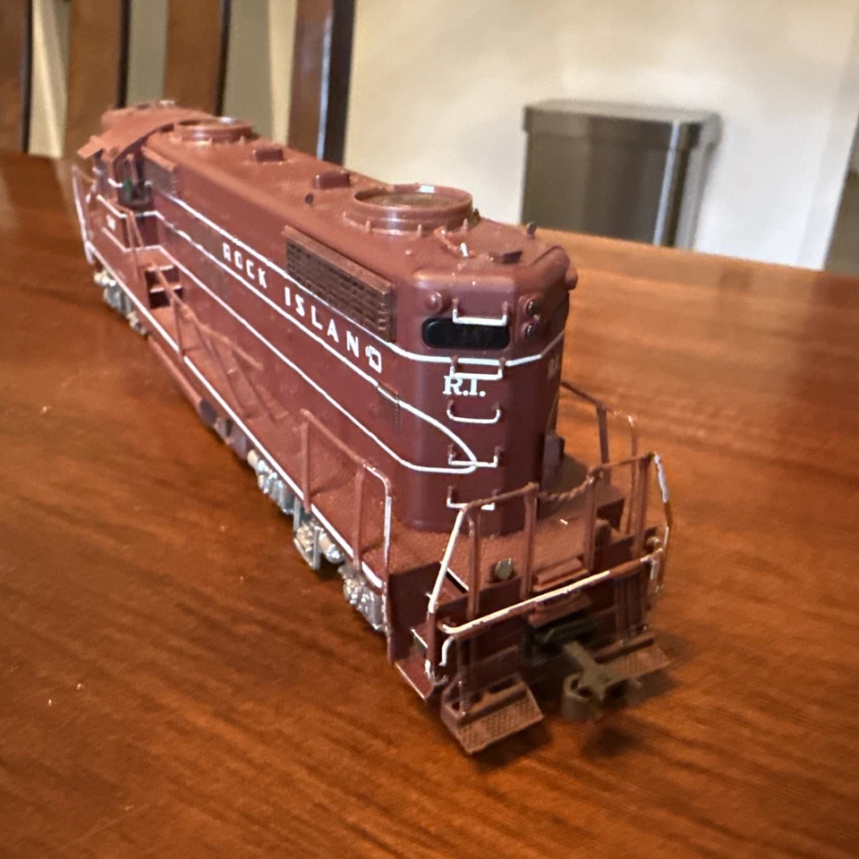 N Life-Like GP18 Diesel Loco Train No.7110 Rock Island RI #1347. - Image 2 of 4