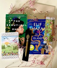 Romance Book Lover Gift Box - Paperback Novels & Unique Extras