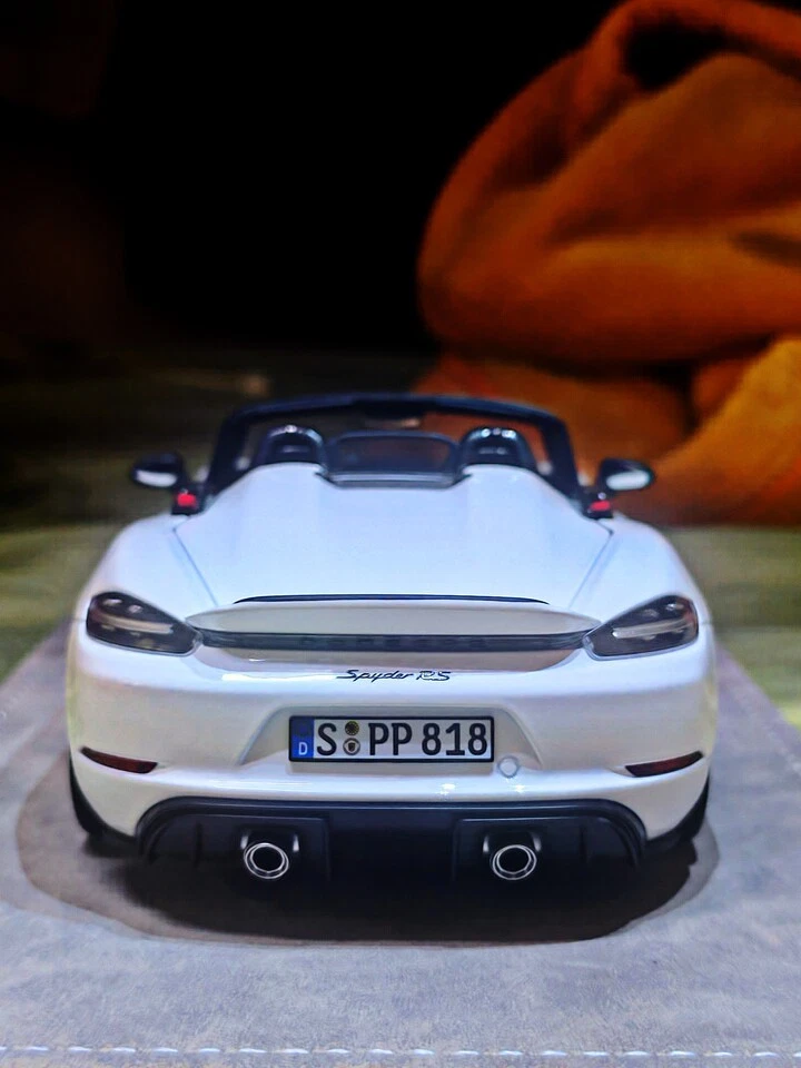 1:18 Porsche 718 Spyder RS 2023 techo abierto deportivo aleación modelo colección blanco Foto 2 de 4