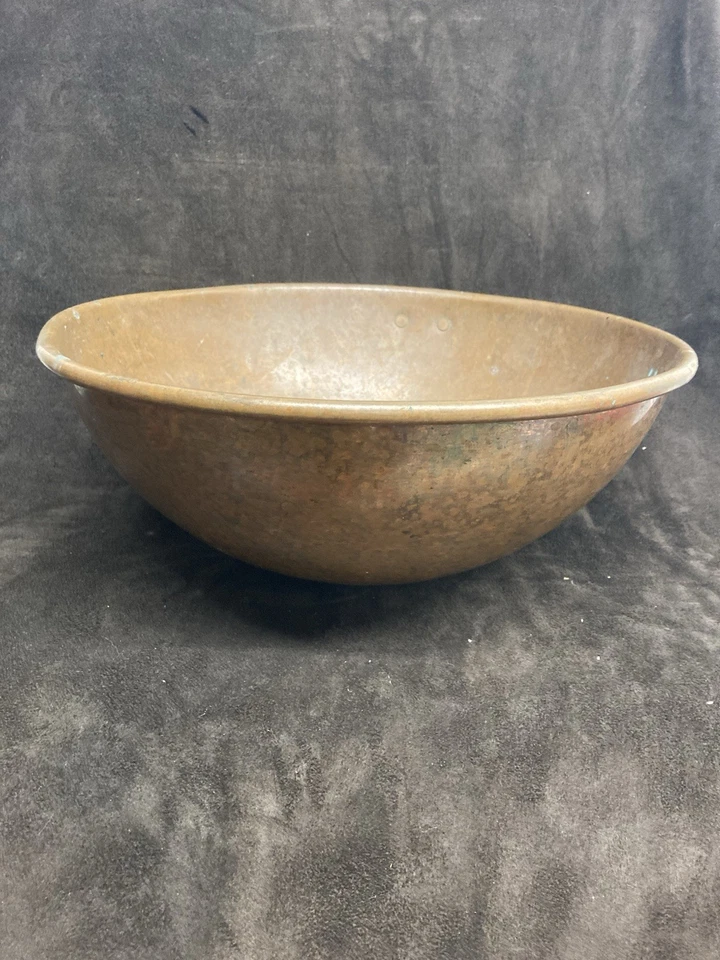 Tigela de mistura de cobre pesada vintage com anel suspenso de latão – 11,25” – rebitada à mão - Imagem 3 de 4