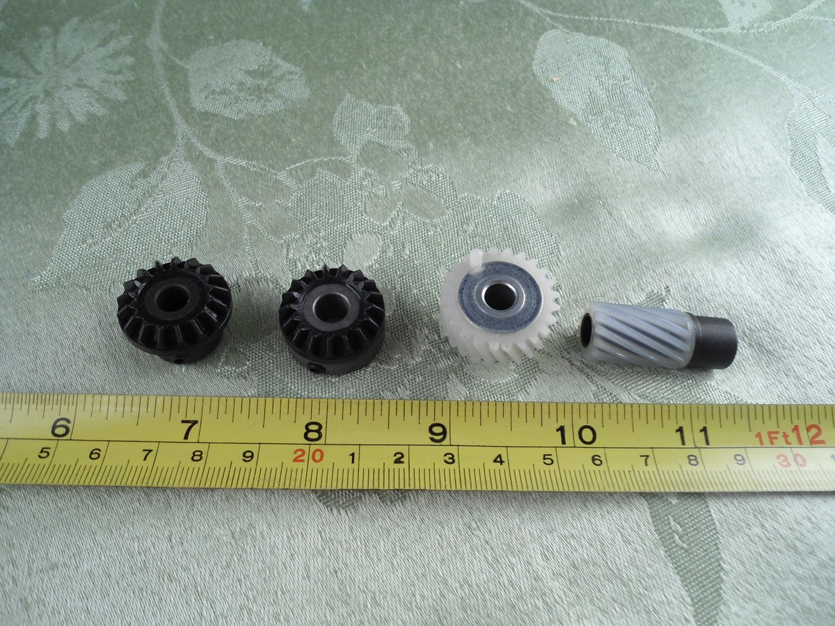 4-Piece Hook Drive Gear Set Replacement For Singer Sewing Machines - Fits Models 813-860 8 thumbnail image