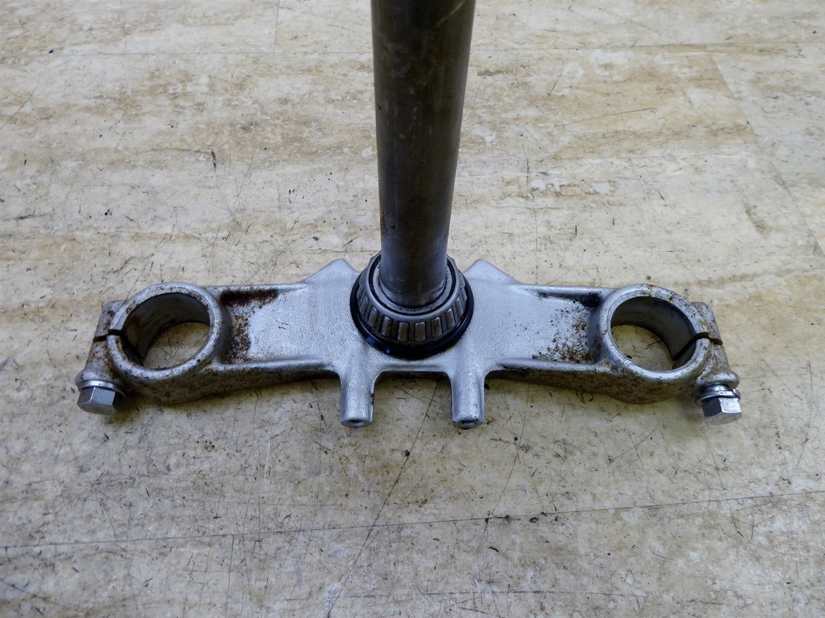 1985 Kawasaki 454 LTD EN450 K447-2. triple tree steering stem