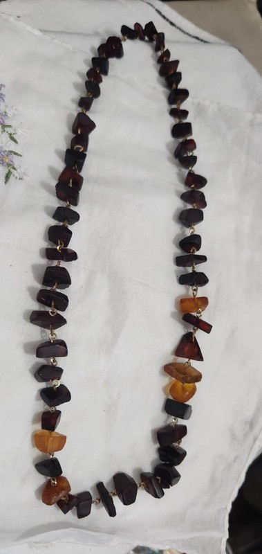 VTG. 24" NATURAL CHUNK AMBER NECKLACE CONNECTED W, GOLDTONE WIRE OVERHEAD STYLE