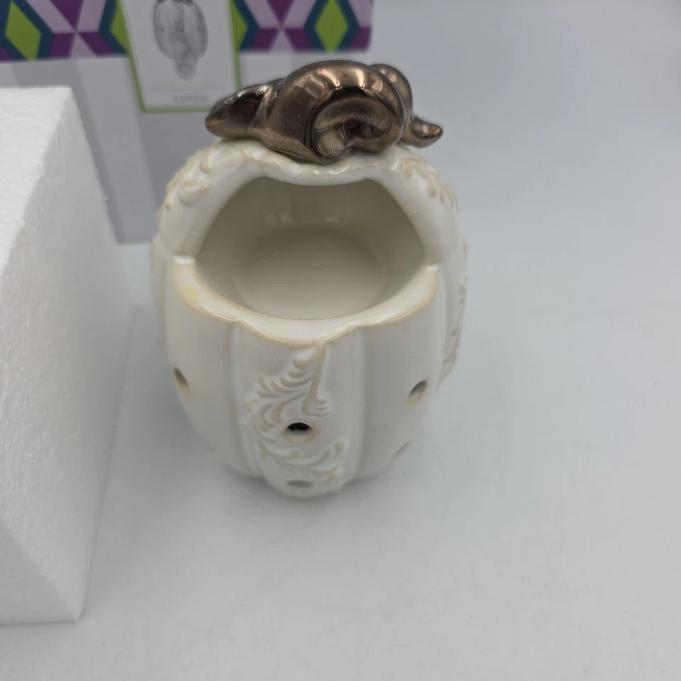 Mini aquecedor Scentsy Lumina coleção colheita de luz noturna abóbora branca - Imagem 2 de 4