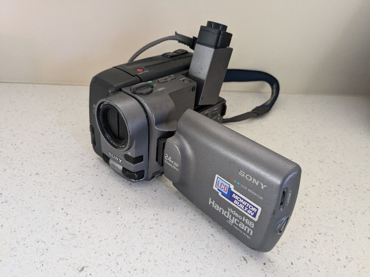 Sony Handycam CCD-TRV70 Hi8 Video8 Tape Analog Camcorder Sony Handycam CCD-TRV70 Hi8 Video8 Tape Analog Camcorder