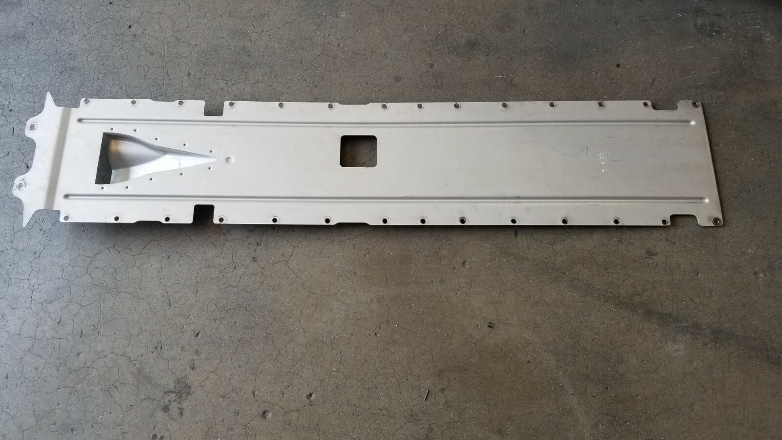 LAMBORGHINI HURACAN LP610 LOWER CENTER STREAMLINE SHROUD COVER OEM 4T0825207A