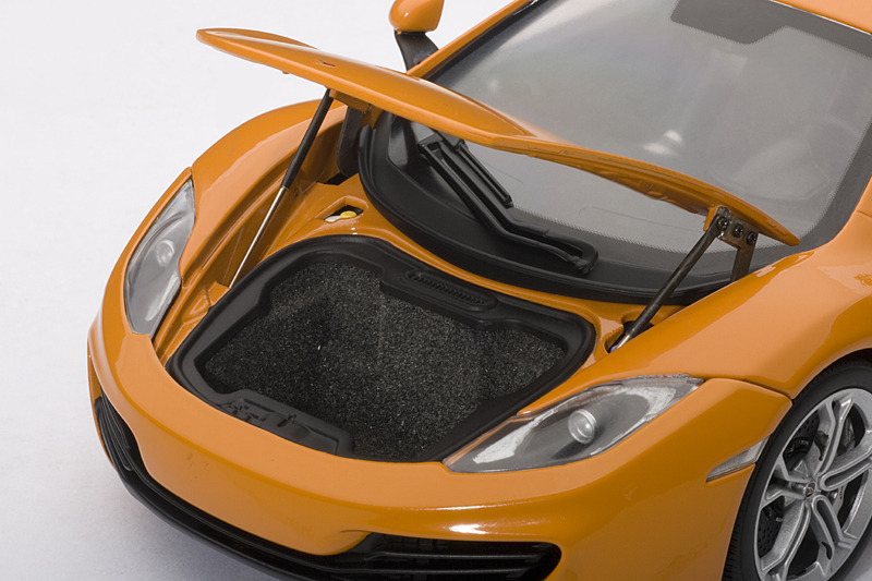McLAREN MP4-12C METALLIC ORANGE 1:18 by AUTOART 76006 NEW IN