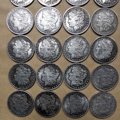 28 Stücke begehrte Morgan-Silberdollar von 1878-1921 S, 1 Dollar, in AU-Qualität