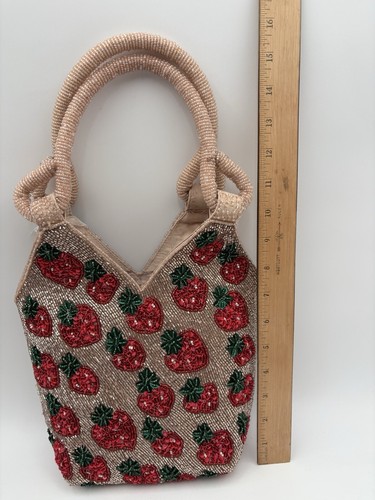 Borsa estiva con perline di fragola virale - Foto 4 di 6