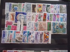 timbres neufs ** année 1976 manque 3 timbres n° 1891+1892+1913