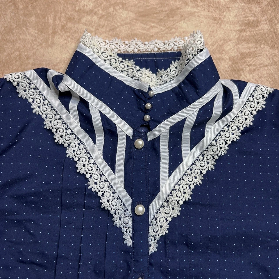 Blusa occidental vintage años 70 hecha a mano cuello alto plisada encaje pradera victoriana  Foto 3 de 4