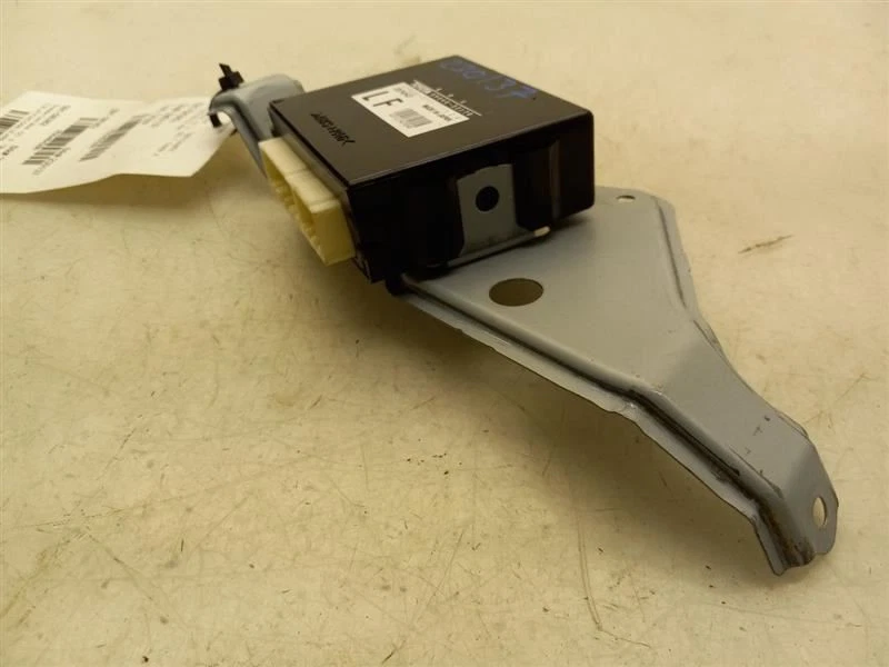 1999 TOYOTA CAMRY LE 2.2L FWD AT CHASSIS ECM SKID CONTROL MODULE ASSEMBLY  - Image 3 of 4