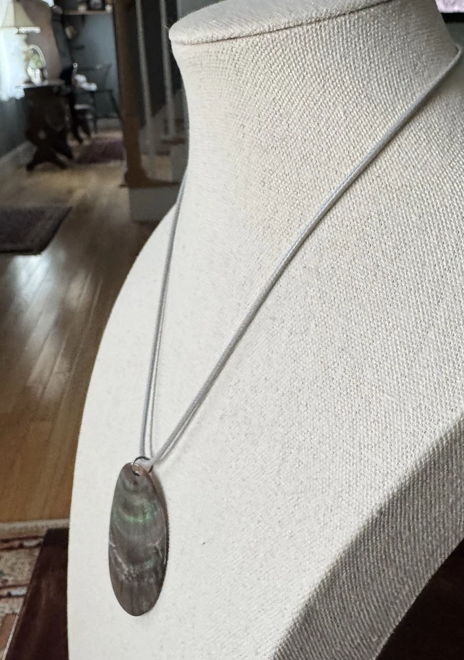 "Hermoso collar vintage con colgante redondo de concha de abulón con cordón de cuero 16""" Foto 4 de 4
