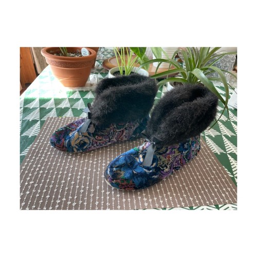 Vtg 80s Velvet Ankle Slippers Faux Fur Trim Ribbon Bow Rubber Sole Made in USA - Picture 3 of 12