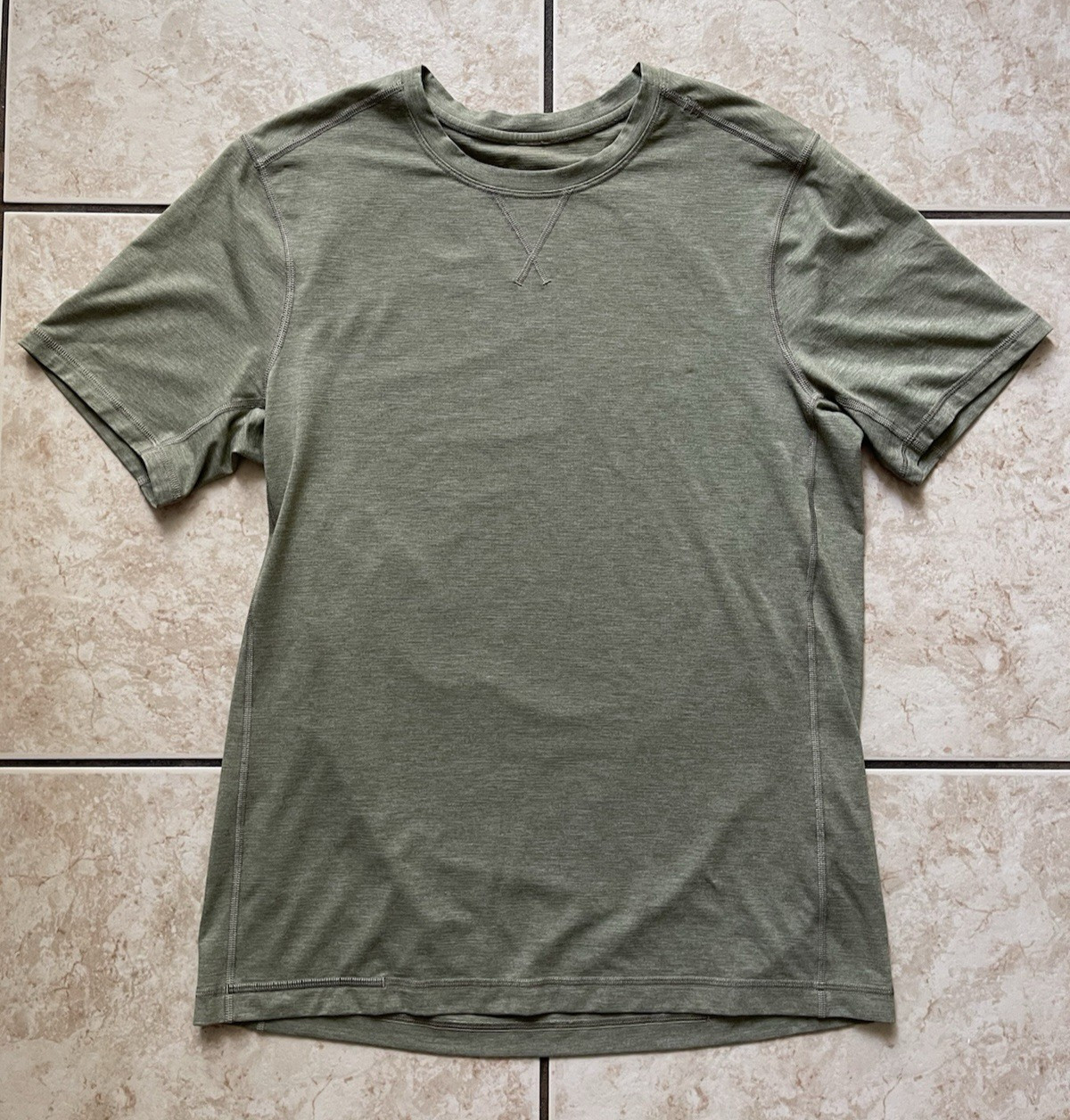 Lululemon Men’s Short Sleeve Medium Athletic T-Shirt Light Work Travel Sport Top